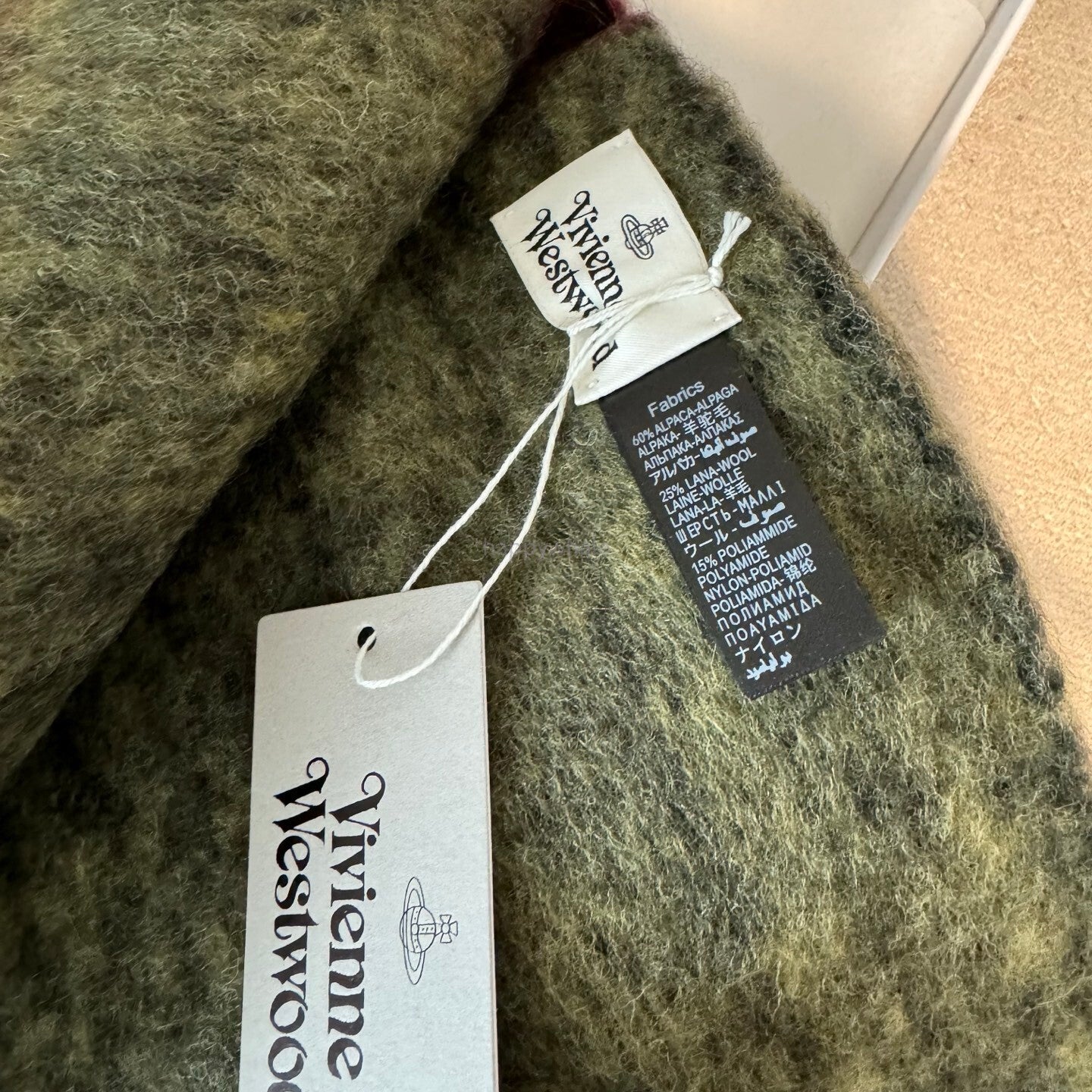 𝐕𝐢𝐯𝐢𝐞𝐧𝐧𝐞 𝐖𝐞𝐬𝐭𝐰𝐨𝐨𝐝 Classic Saturn mohair scarf