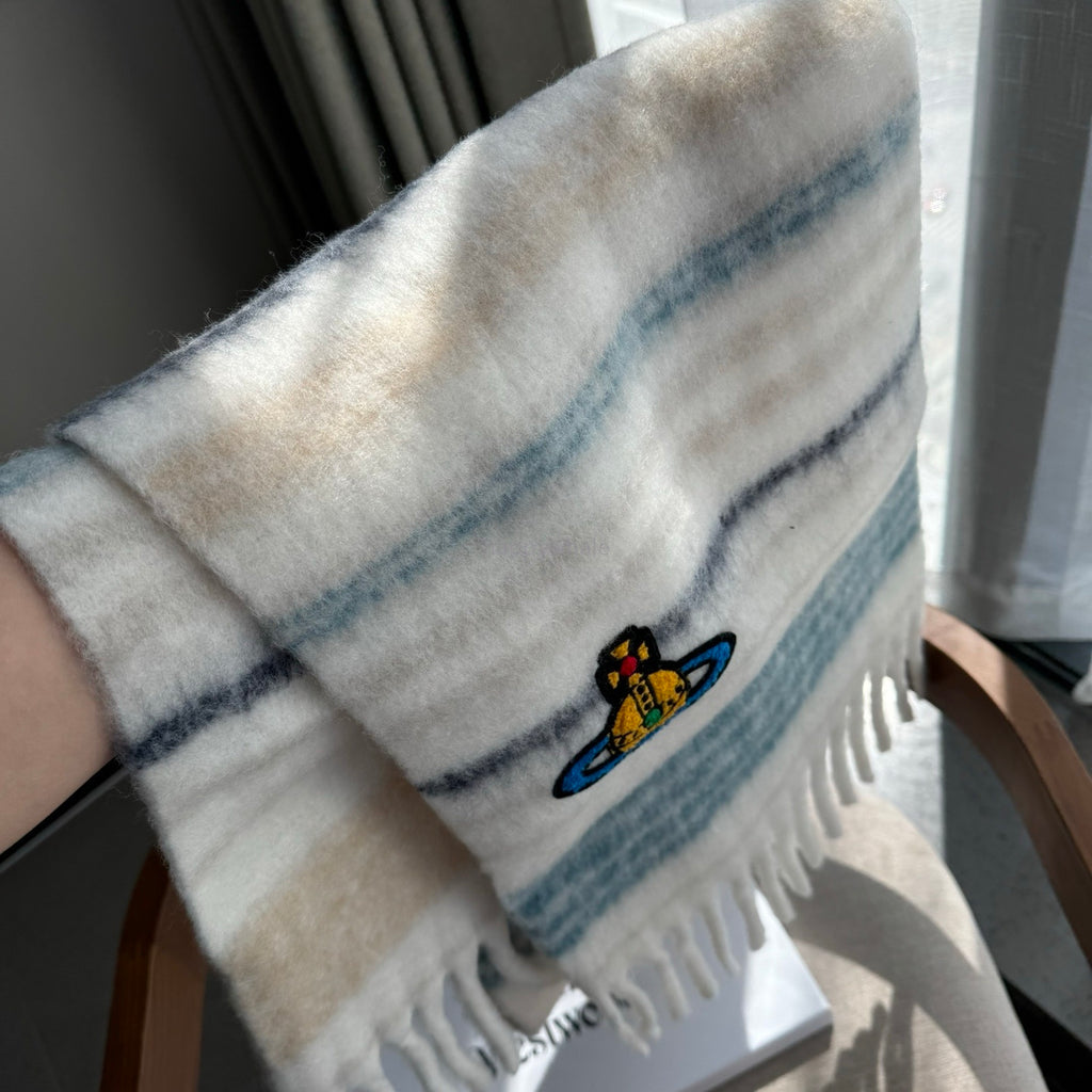 𝐕𝐢𝐯𝐢𝐞𝐧𝐧𝐞 𝐖𝐞𝐬𝐭𝐰𝐨𝐨𝐝 Classic Saturn mohair scarf