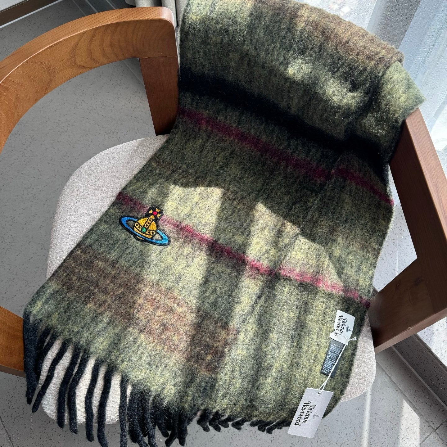 𝐕𝐢𝐯𝐢𝐞𝐧𝐧𝐞 𝐖𝐞𝐬𝐭𝐰𝐨𝐨𝐝 Classic Saturn mohair scarf