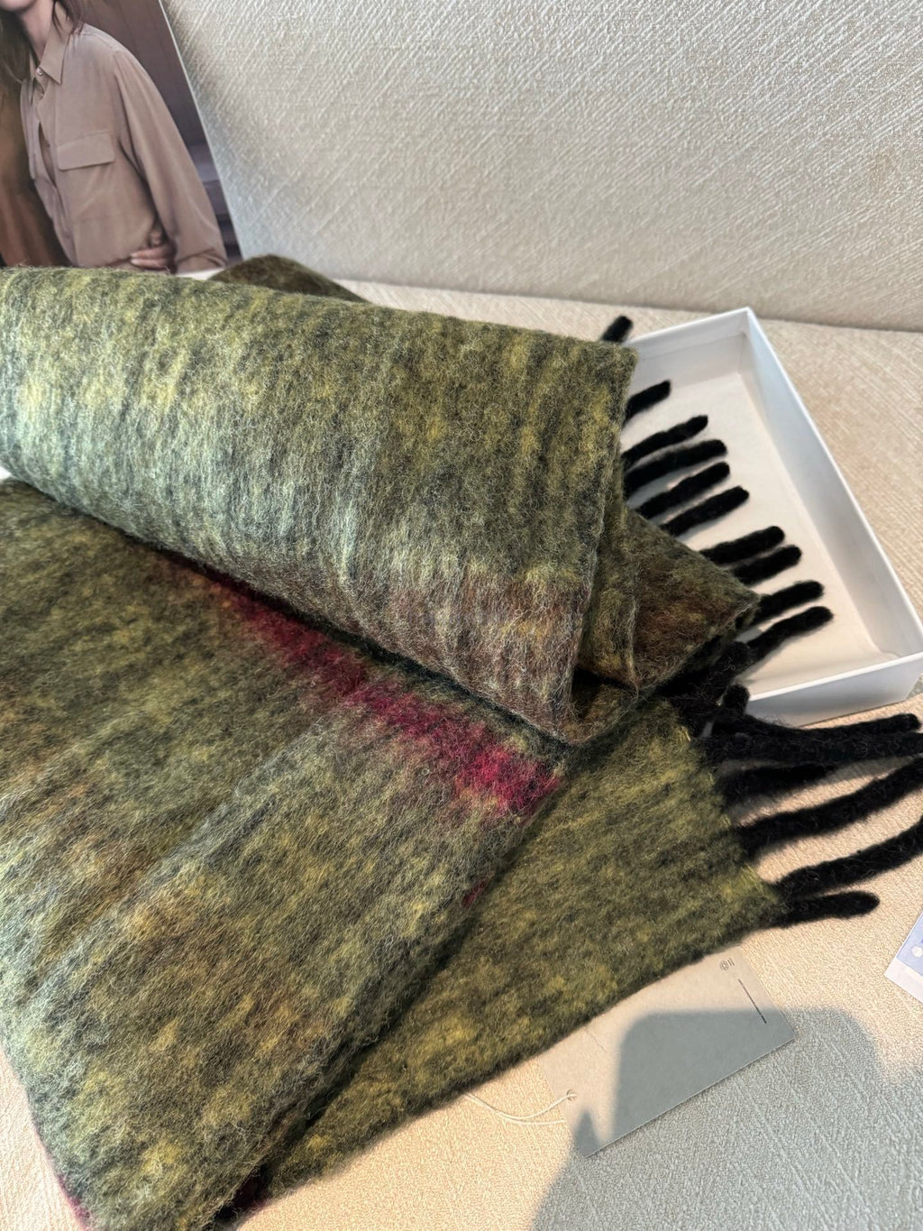 𝐕𝐢𝐯𝐢𝐞𝐧𝐧𝐞 𝐖𝐞𝐬𝐭𝐰𝐨𝐨𝐝 Classic Saturn mohair scarf