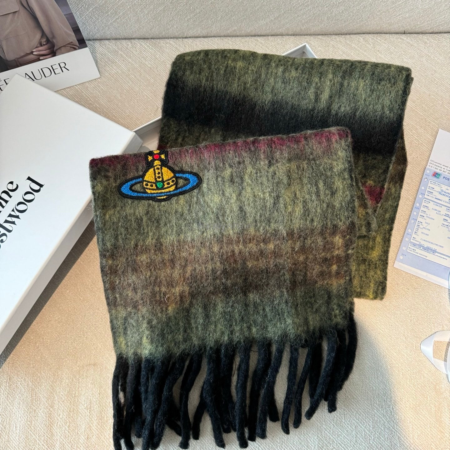 𝐕𝐢𝐯𝐢𝐞𝐧𝐧𝐞 𝐖𝐞𝐬𝐭𝐰𝐨𝐨𝐝 Classic Saturn mohair scarf