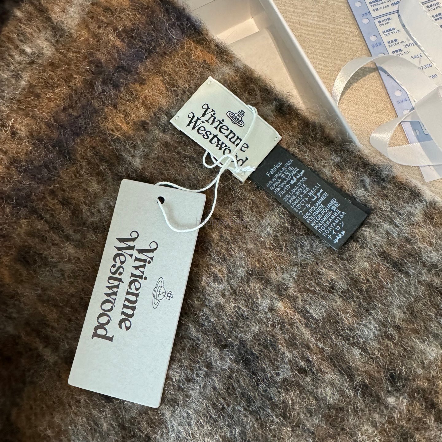 𝐕𝐢𝐯𝐢𝐞𝐧𝐧𝐞 𝐖𝐞𝐬𝐭𝐰𝐨𝐨𝐝 Classic Saturn mohair scarf