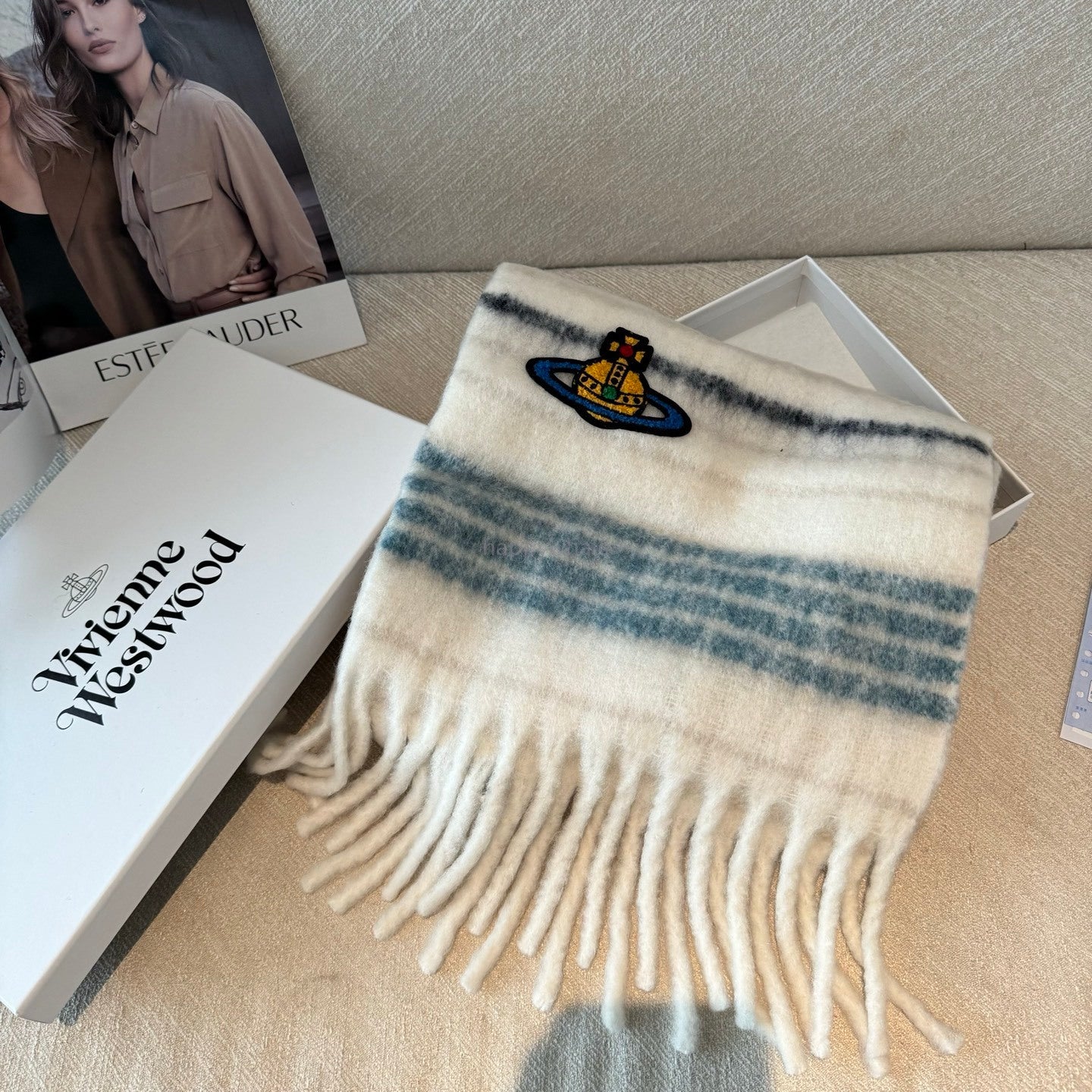 𝐕𝐢𝐯𝐢𝐞𝐧𝐧𝐞 𝐖𝐞𝐬𝐭𝐰𝐨𝐨𝐝 Classic Saturn mohair scarf
